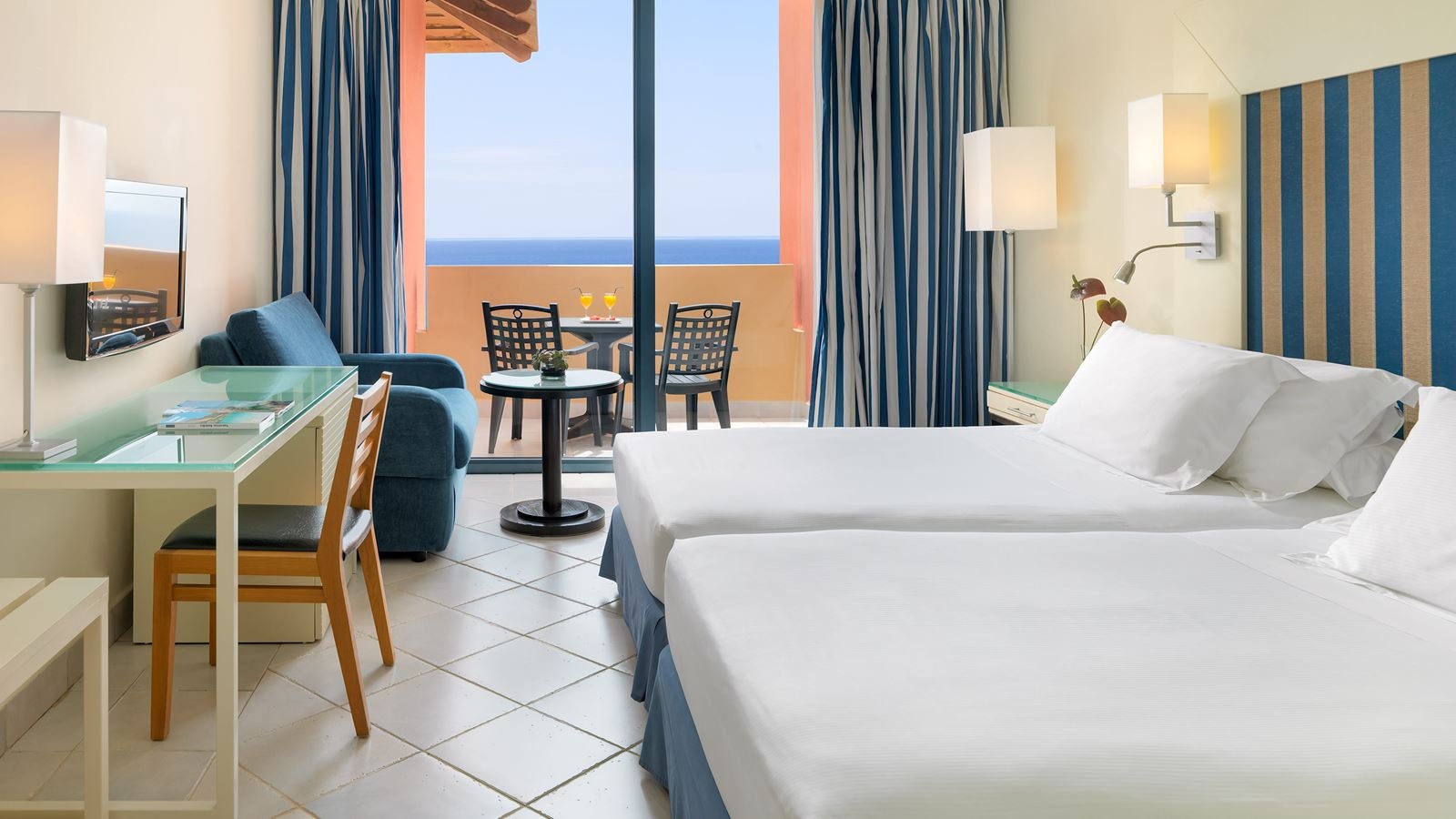 rooms-superior-room-sea-view-balcony-or-terrace