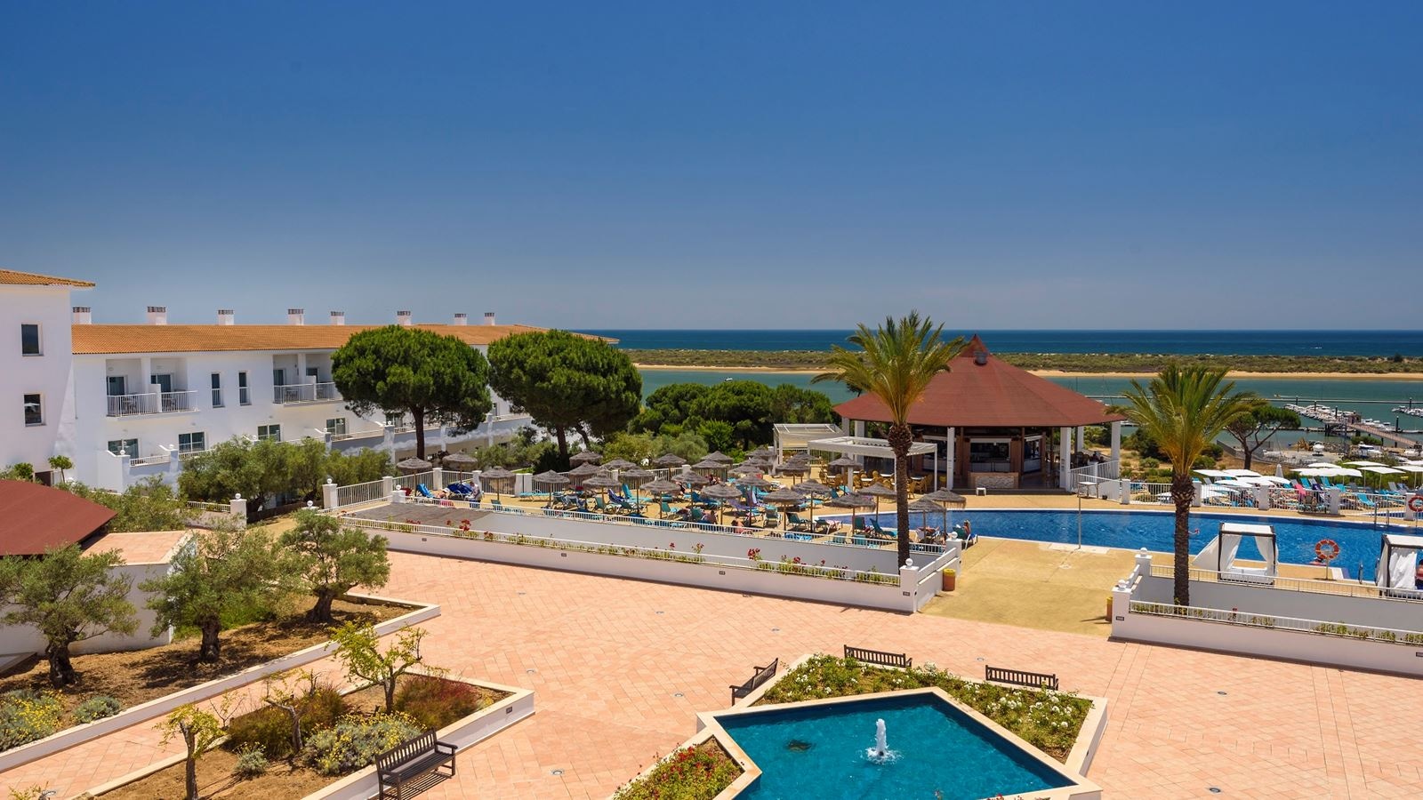 bars-papaya-pool-bar