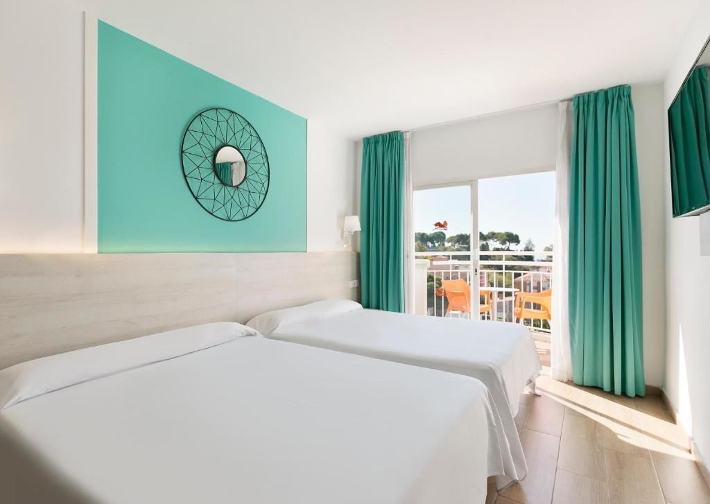 rooms-triple-pool-view