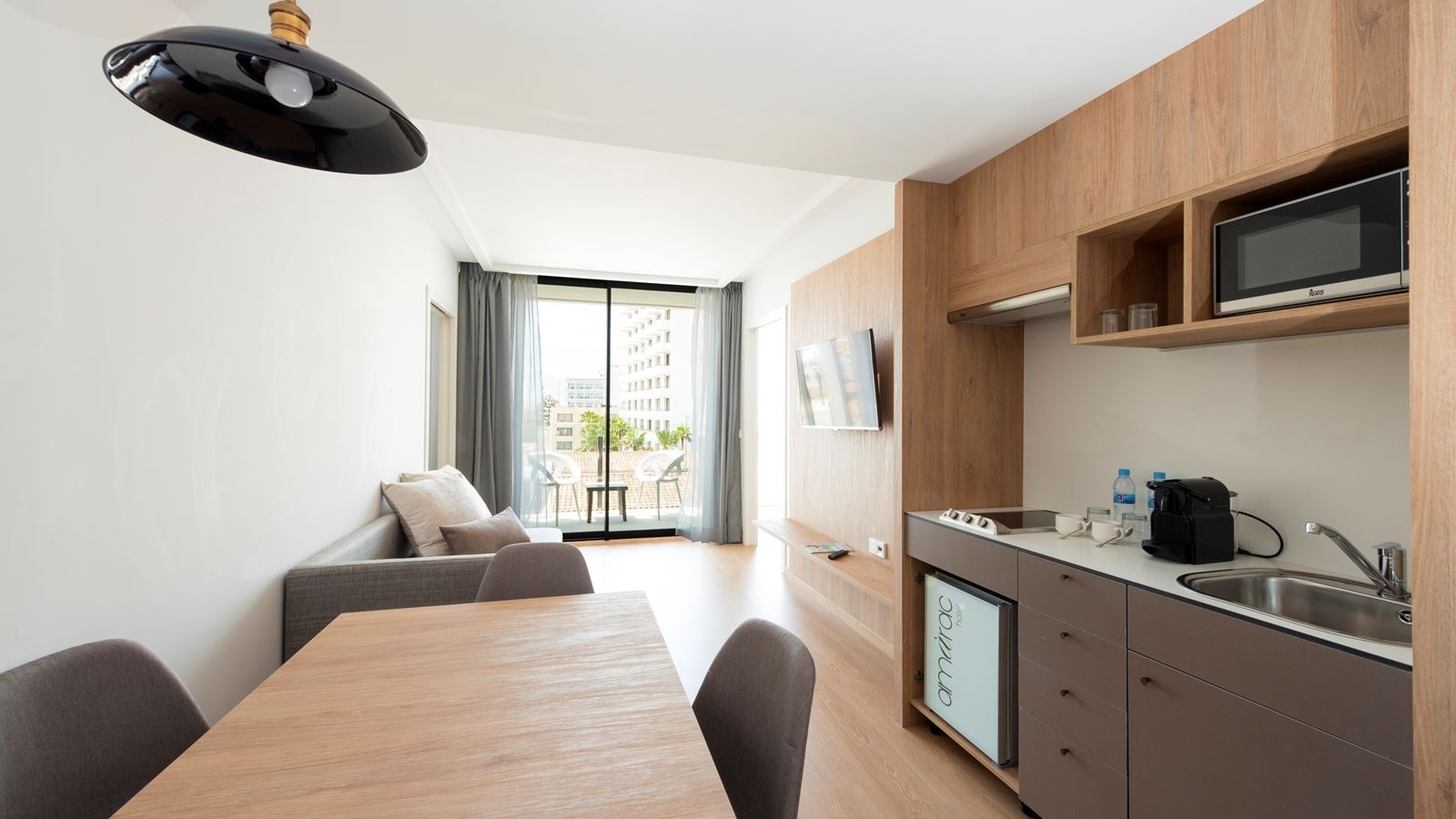 rooms-2-bedroom-suite-apartment-terrace