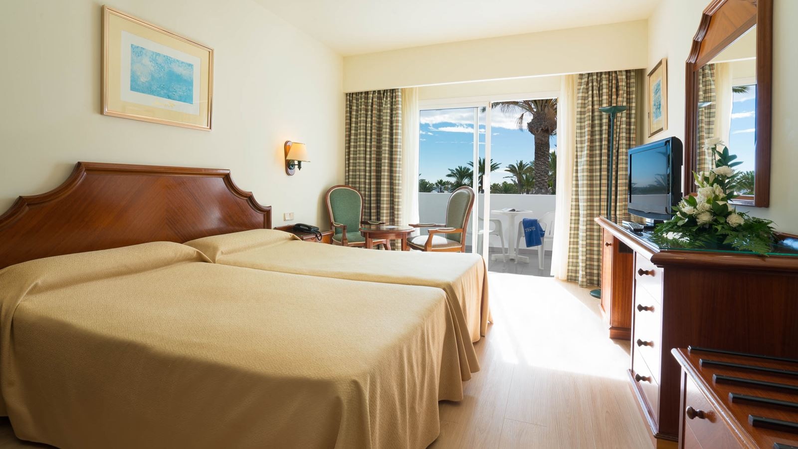 rooms-double-balcony-or-terrace-double-for-single-use