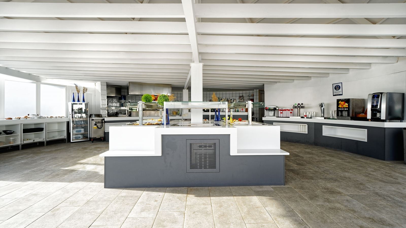 restaurants-la-geria-pool-bar