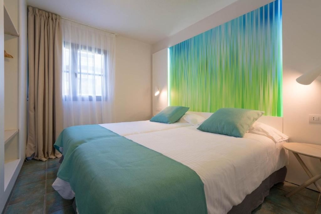 rooms-apartment-single-use-with-balcony-or-terrace