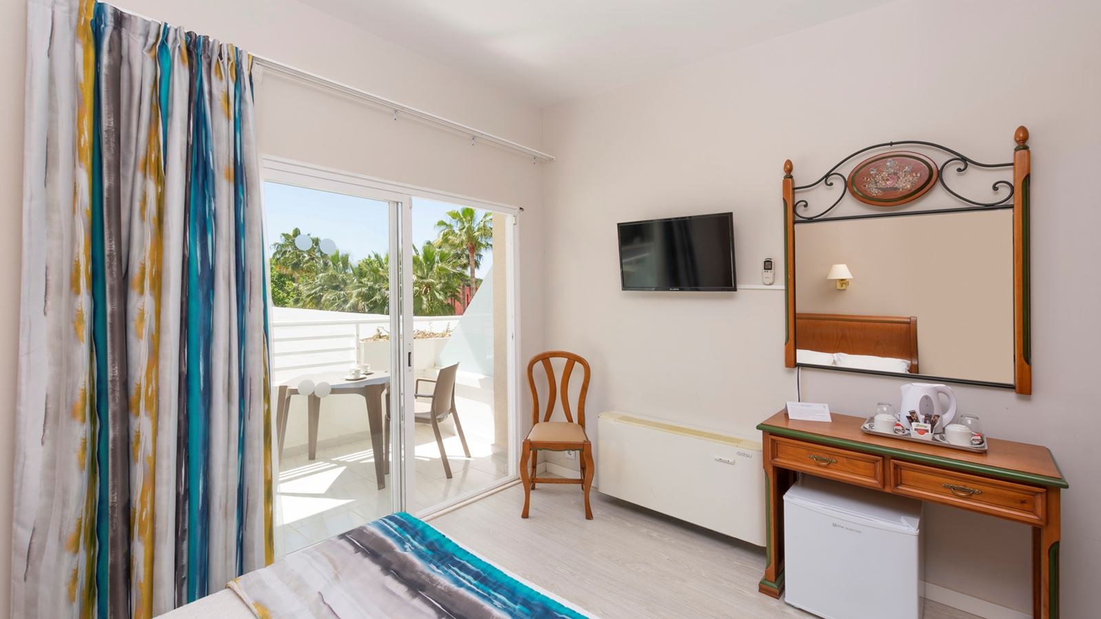 rooms-single-room-balcony-or-terrace