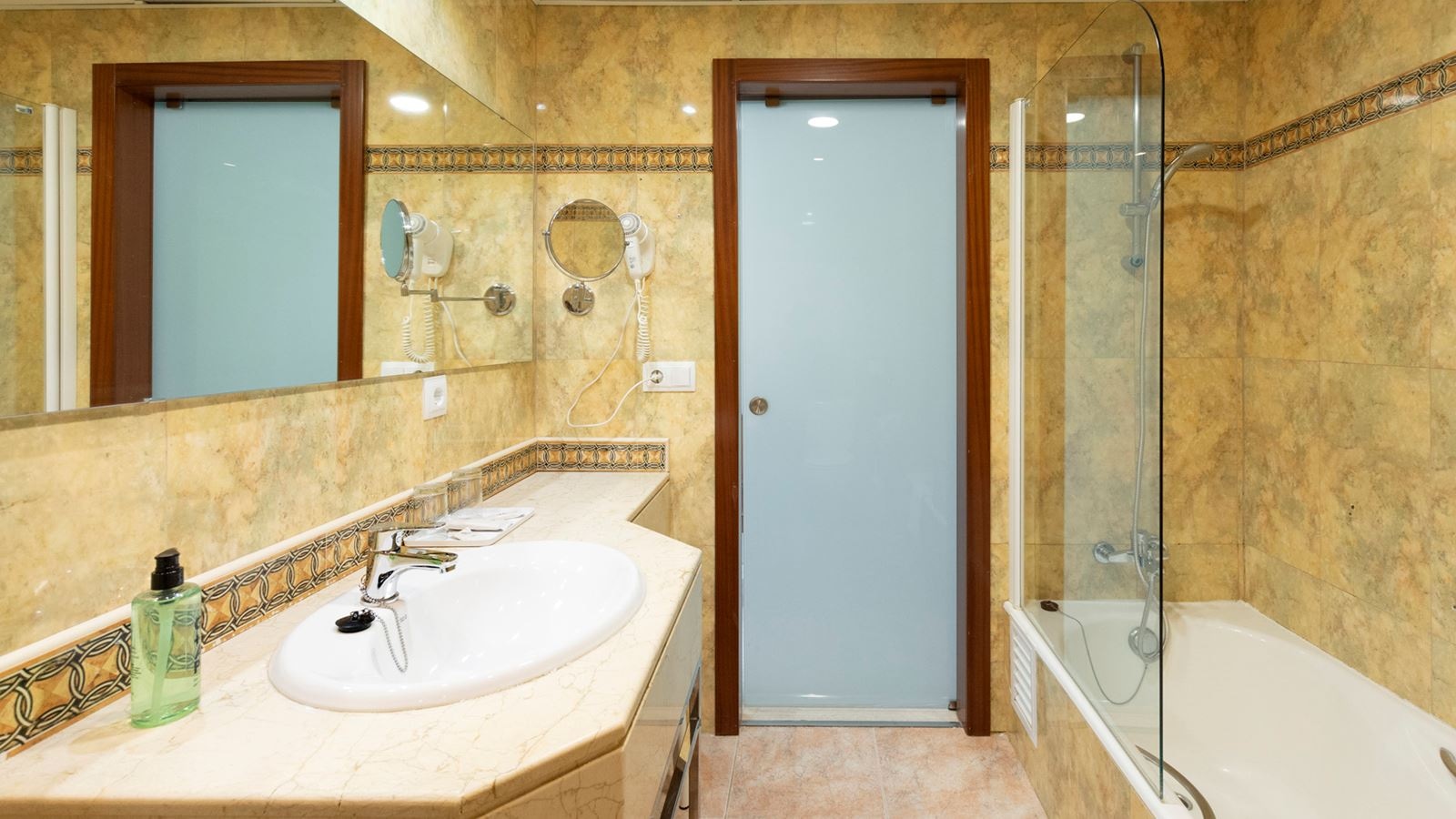 rooms-single-room-balcony-or-terrace