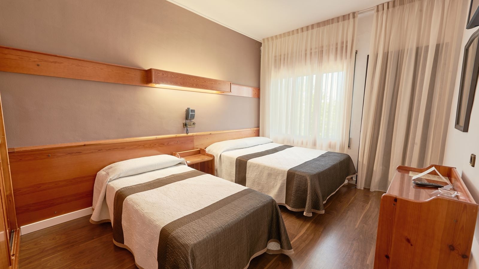 rooms-double-standard-room