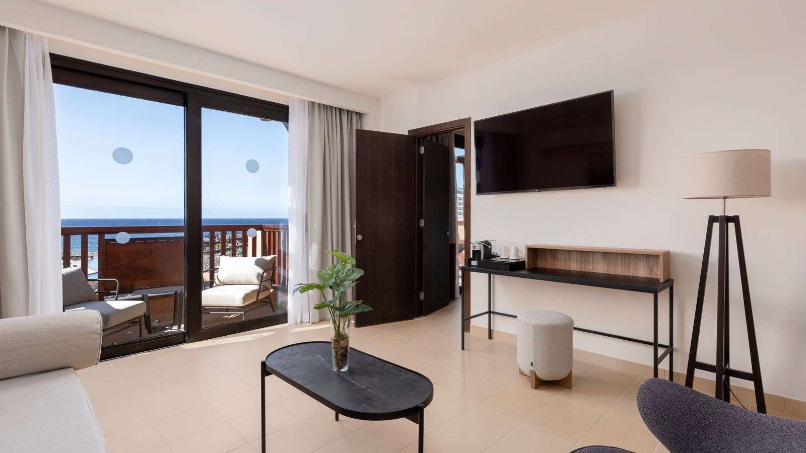 rooms-suite-deluxe-ocean-view