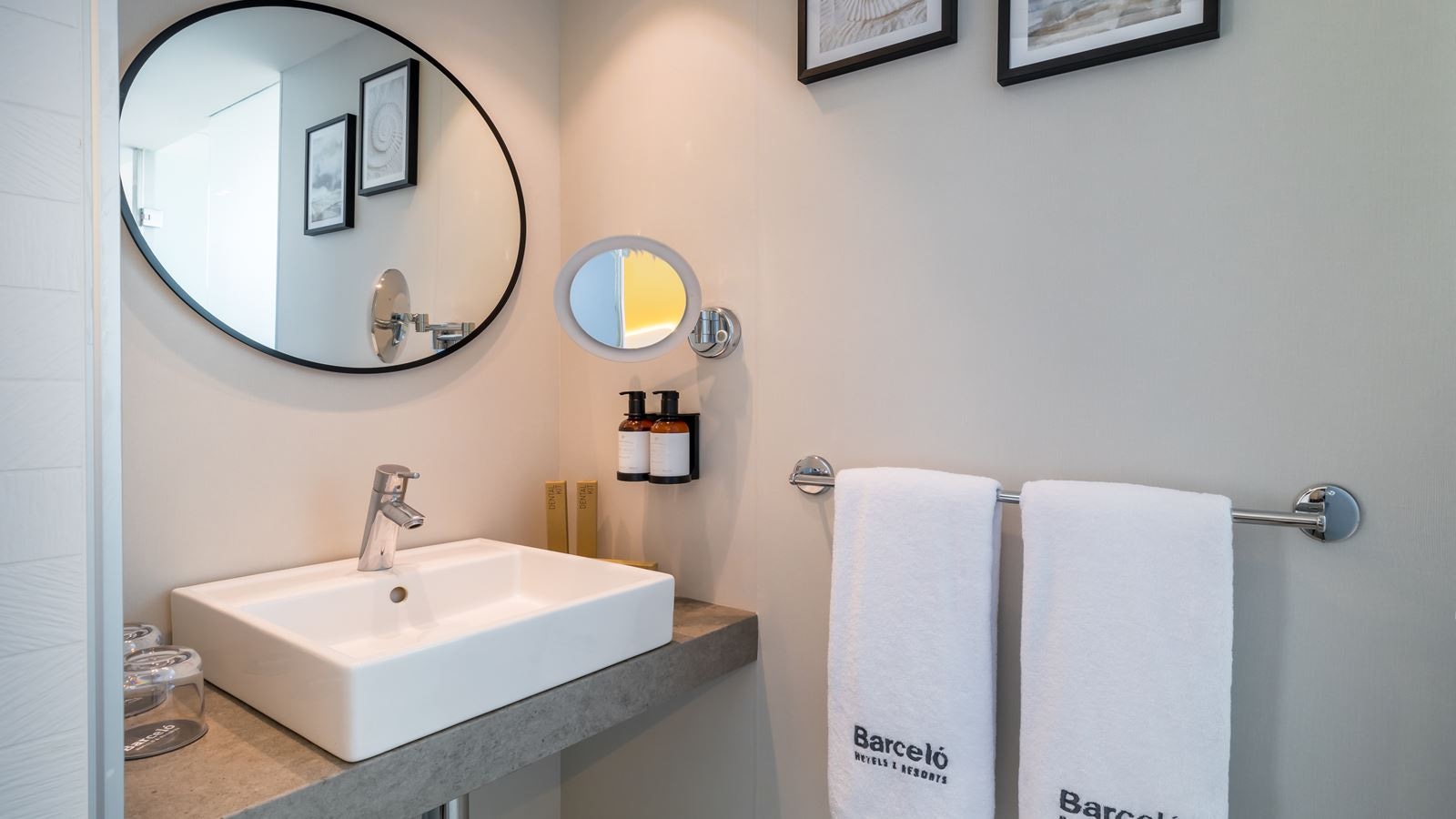 rooms-suite-balcony-or-terrace