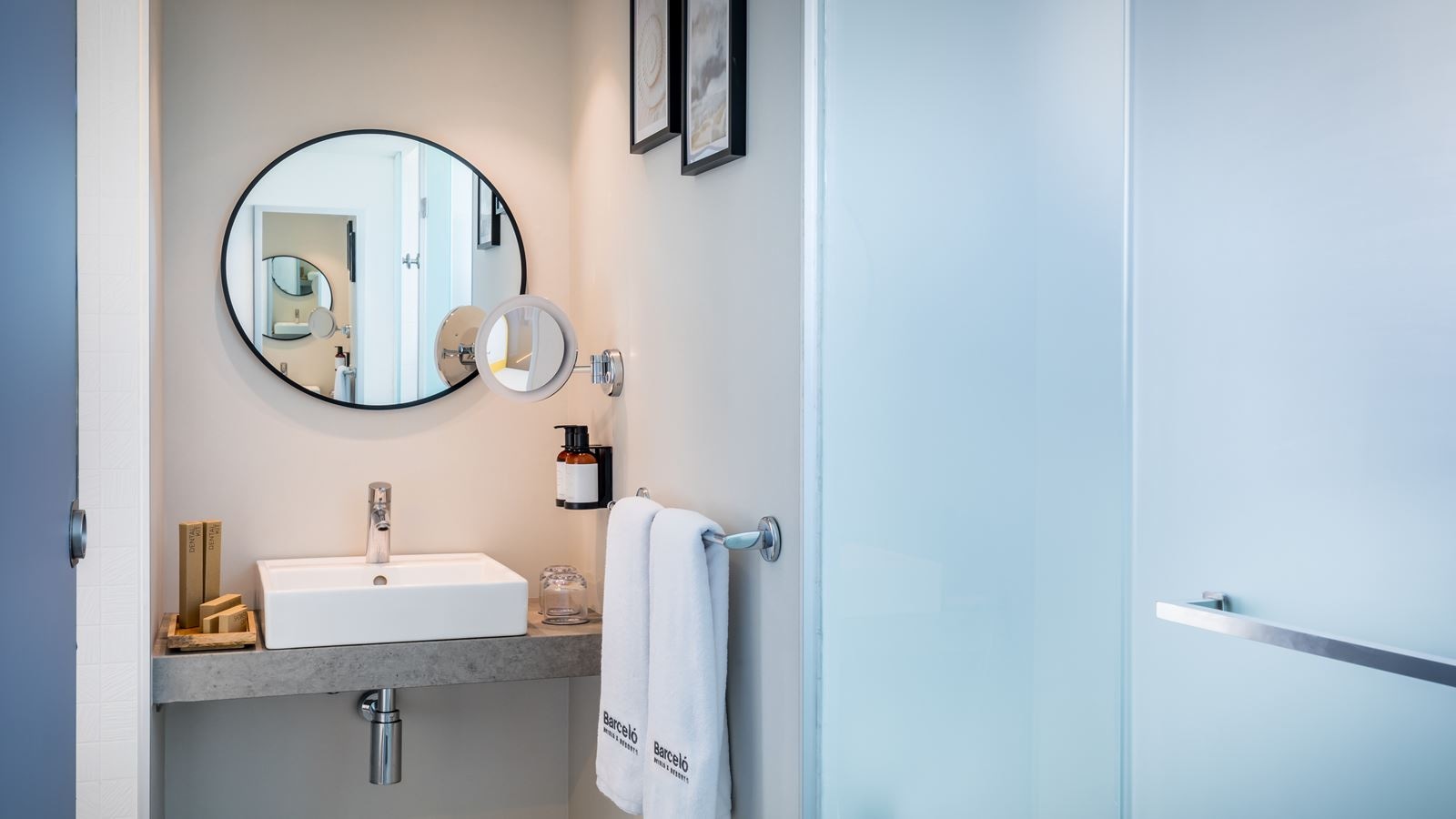 rooms-suite-balcony-or-terrace