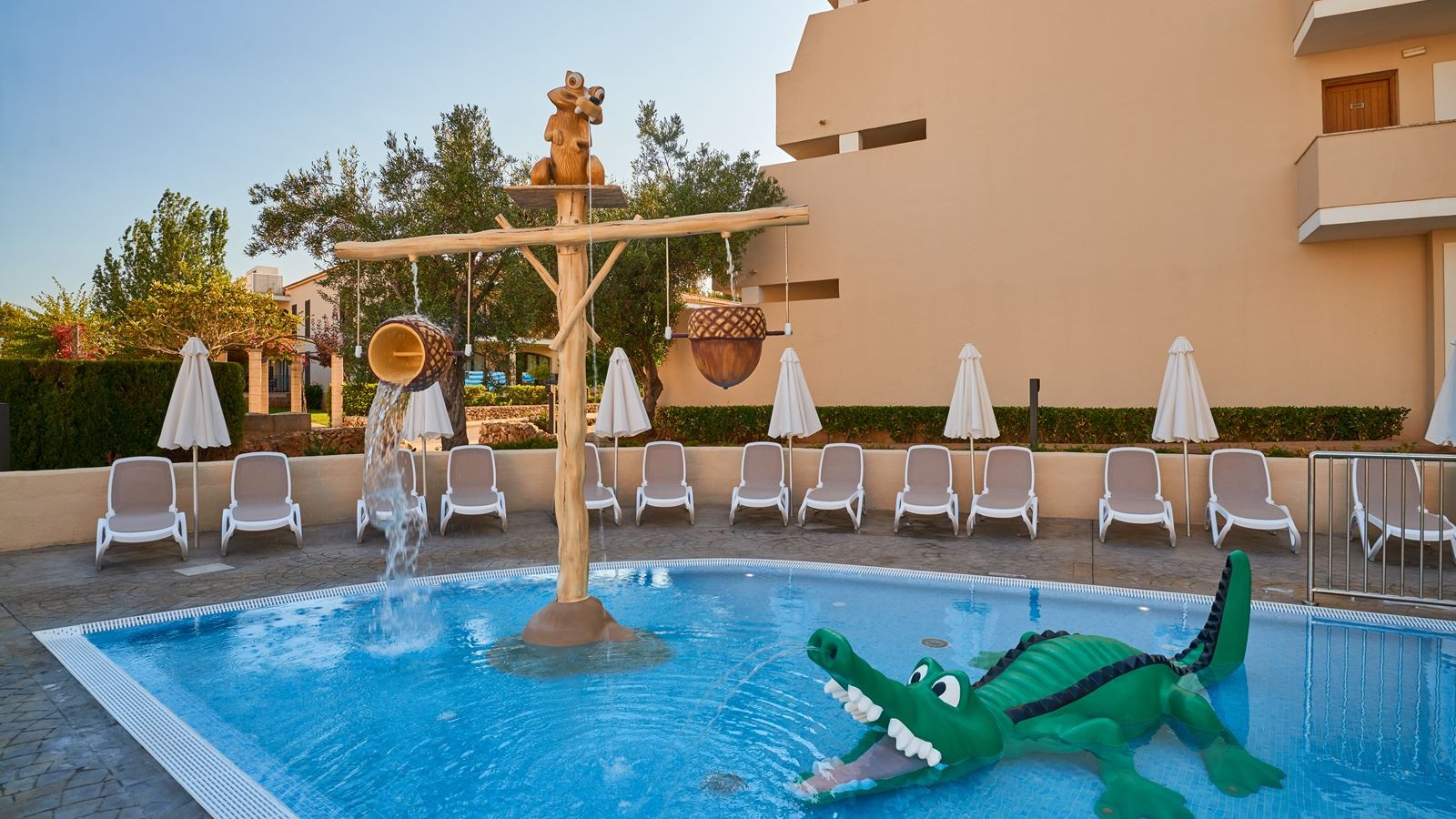 pools-outdoor-childrens-pool