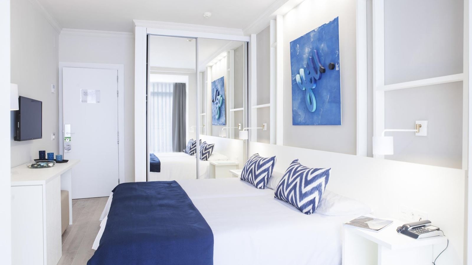 rooms-double-avantgarde-room