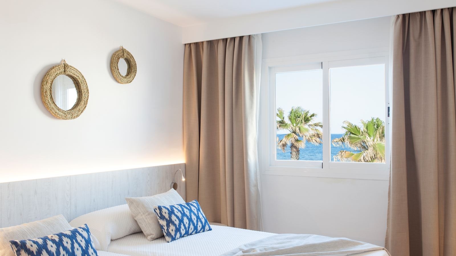 rooms-1-bedroom-apartment-front-sea-view-with-balcony