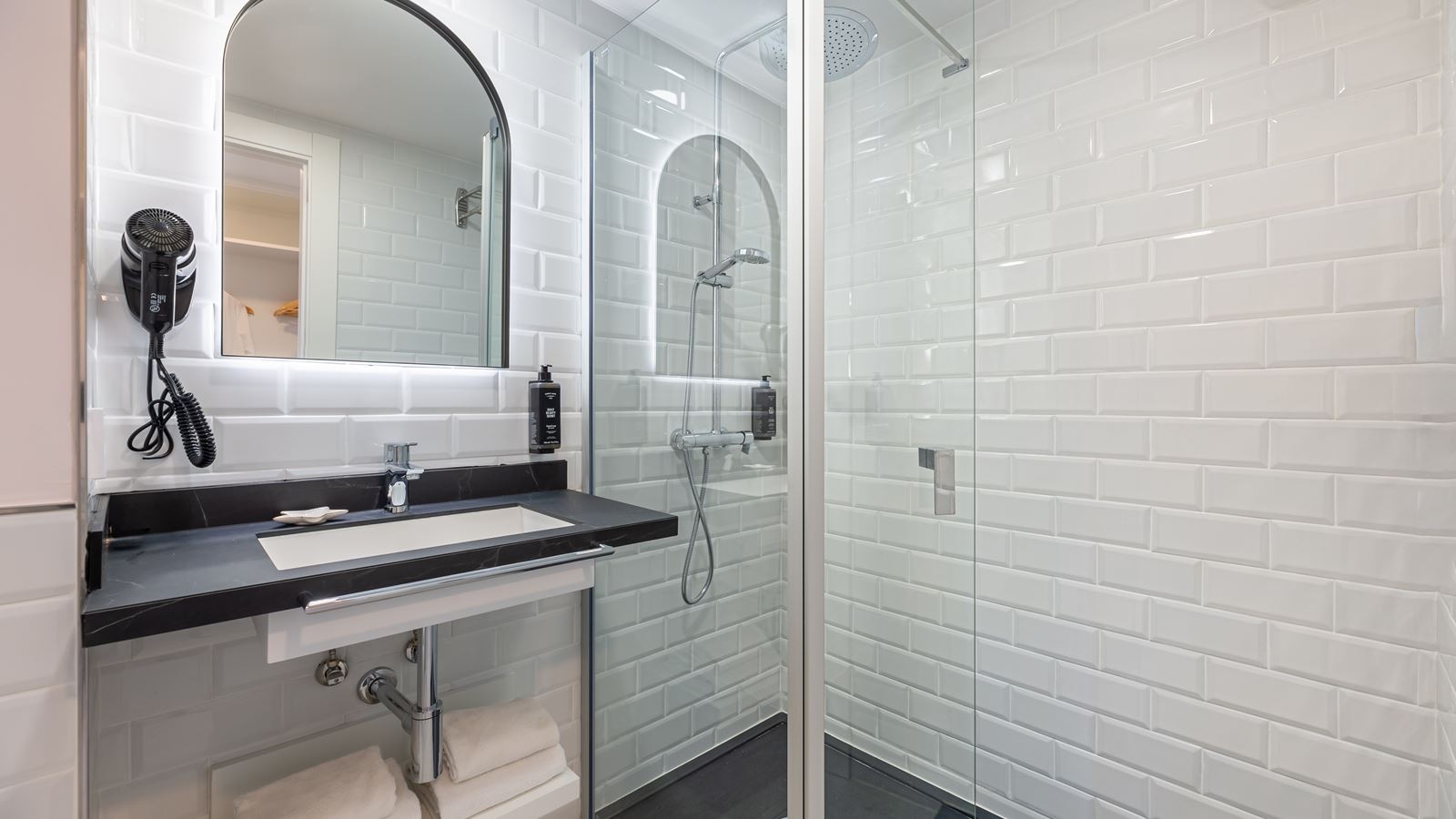 rooms-twin-room-extra-bed-balcony-or-terrace