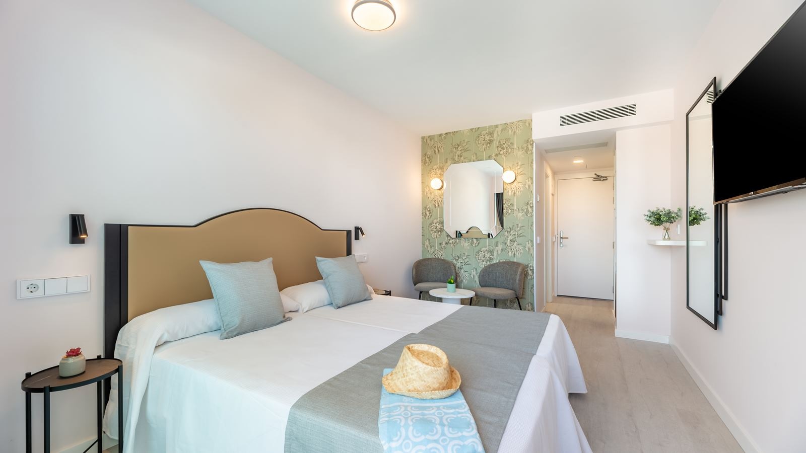 rooms-twin-room-pool-view-balcony-or-terrace