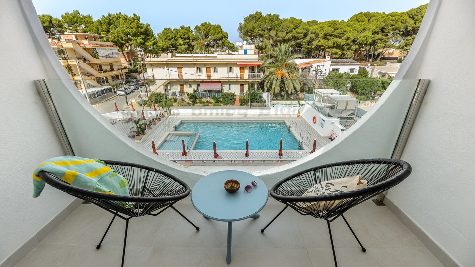 rooms-twin-room-pool-view-balcony-or-terrace