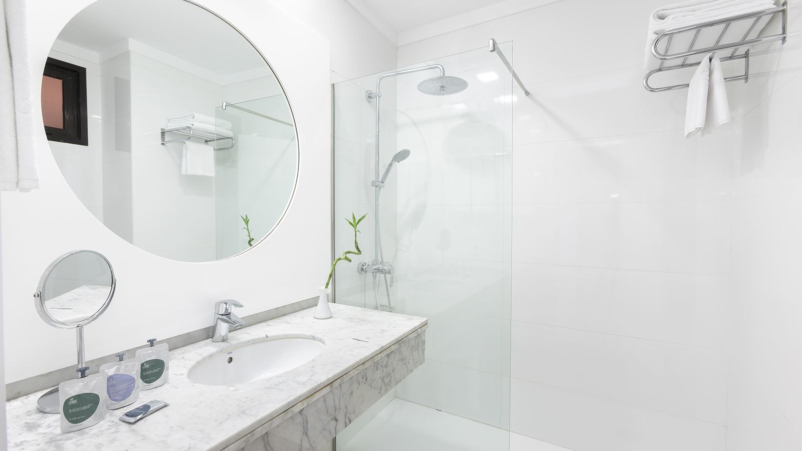 rooms-double-standard-balcony-or-terrace