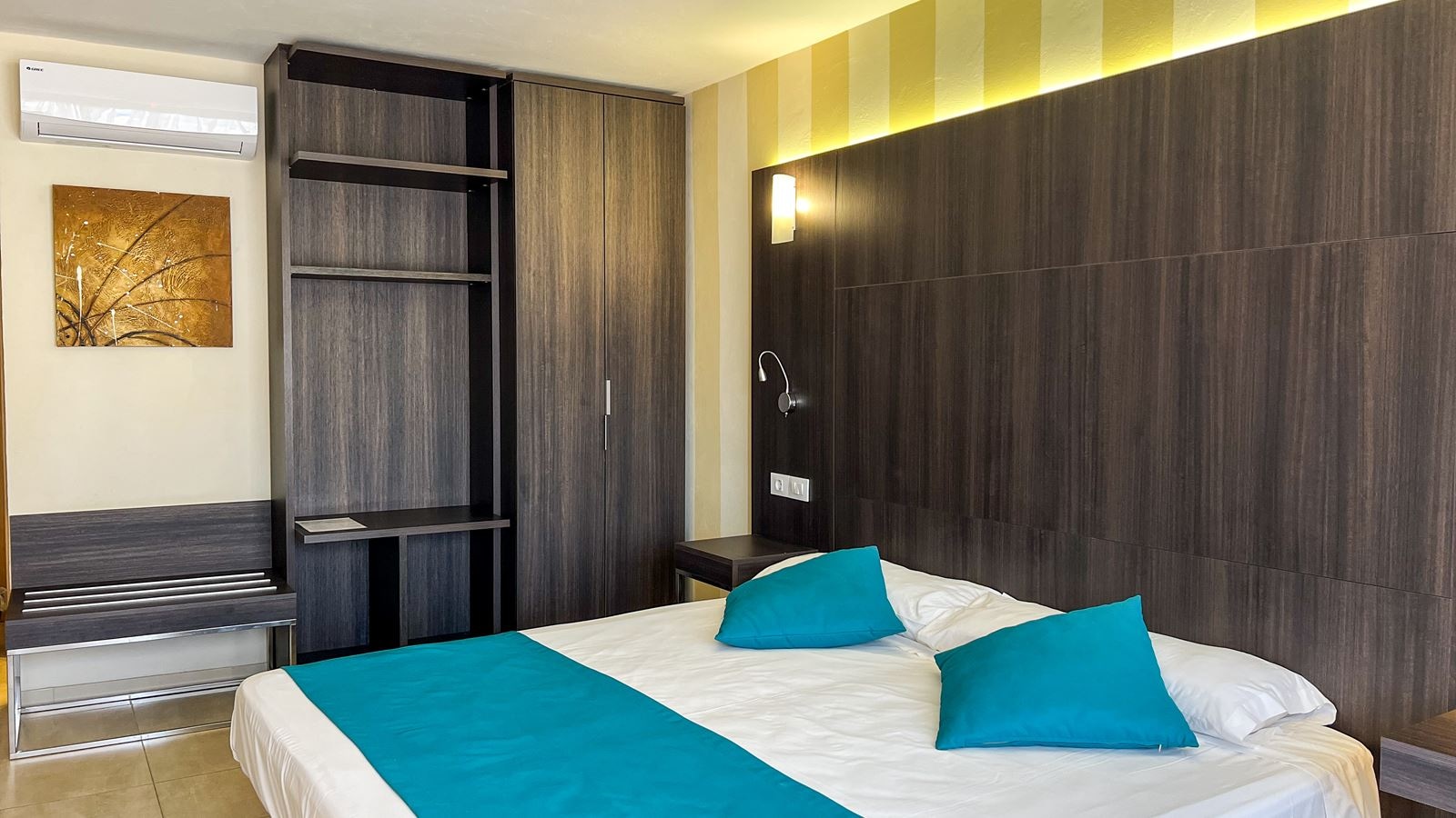 rooms-deluxe-room-with-balcony-or-terrace