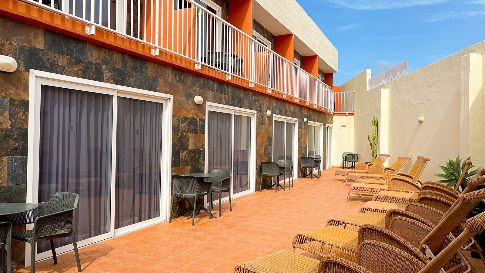 rooms-deluxe-room-with-balcony-or-terrace