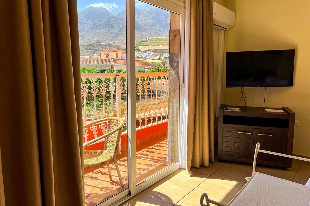 rooms-double-standard-room-with-balcony-or-terrace