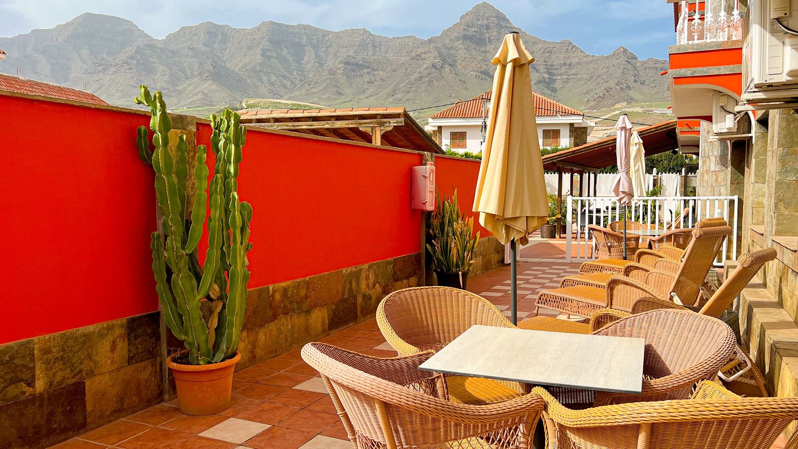 rooms-family-suite-with-balcony-or-terrace