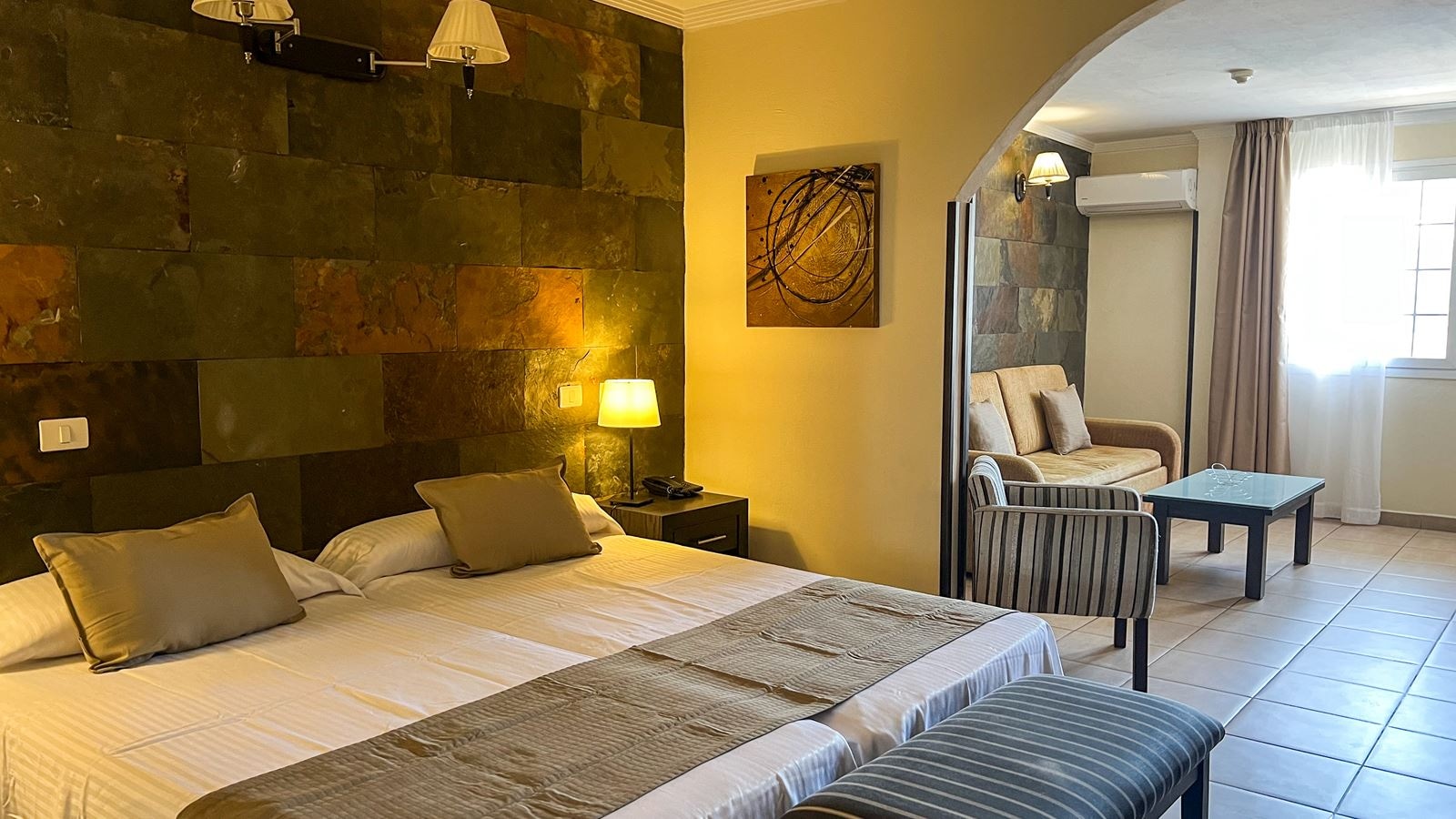 rooms-junior-suite-with-balcony-or-terrace