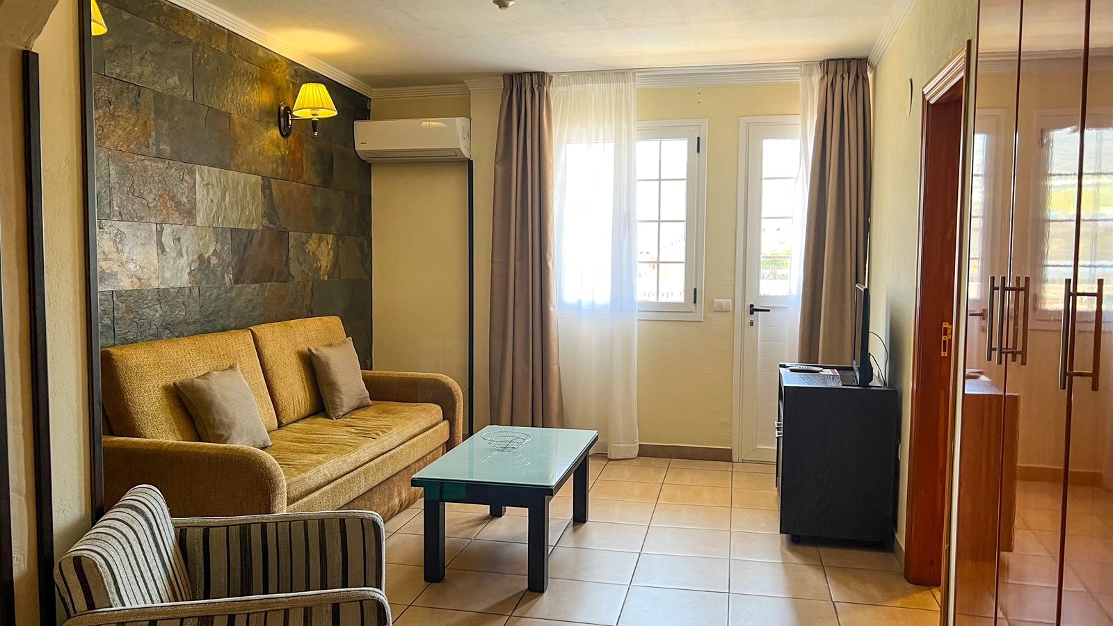 rooms-junior-suite-with-balcony-or-terrace