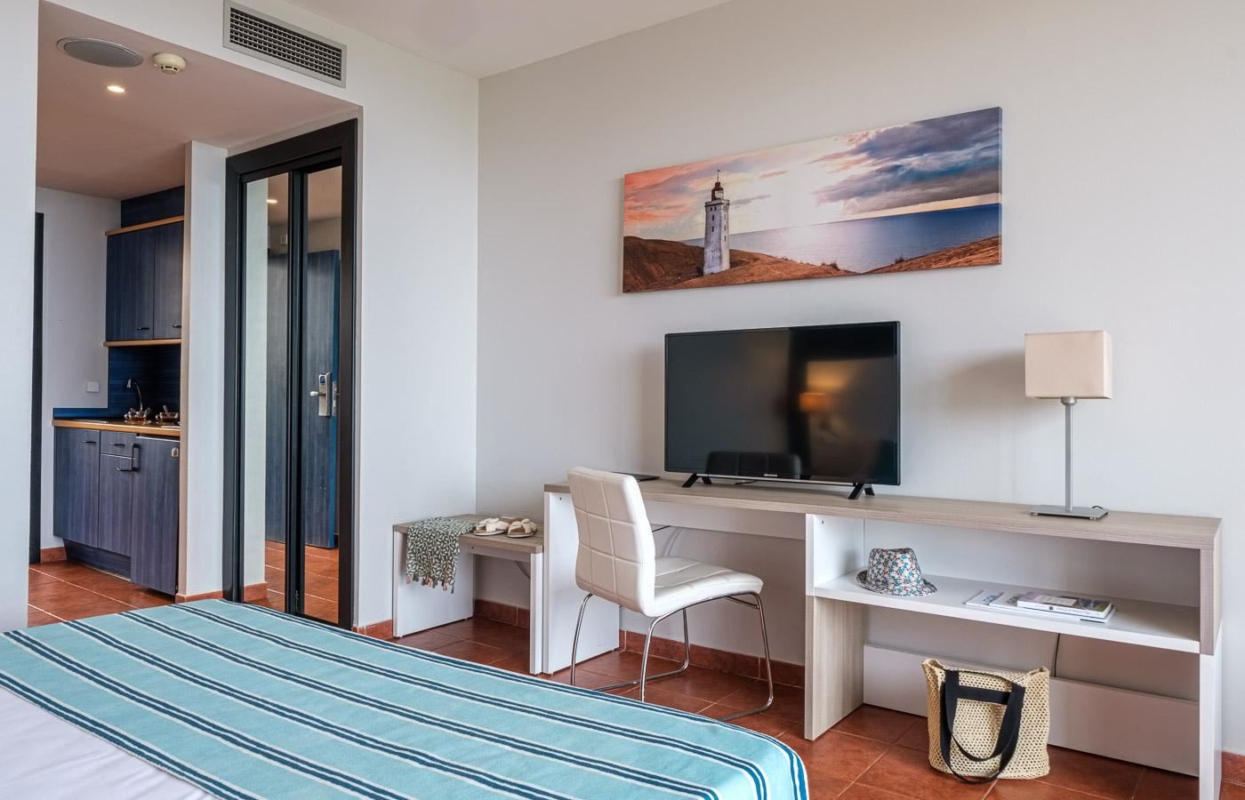 rooms-tv--studio-sea-view-with-terrace