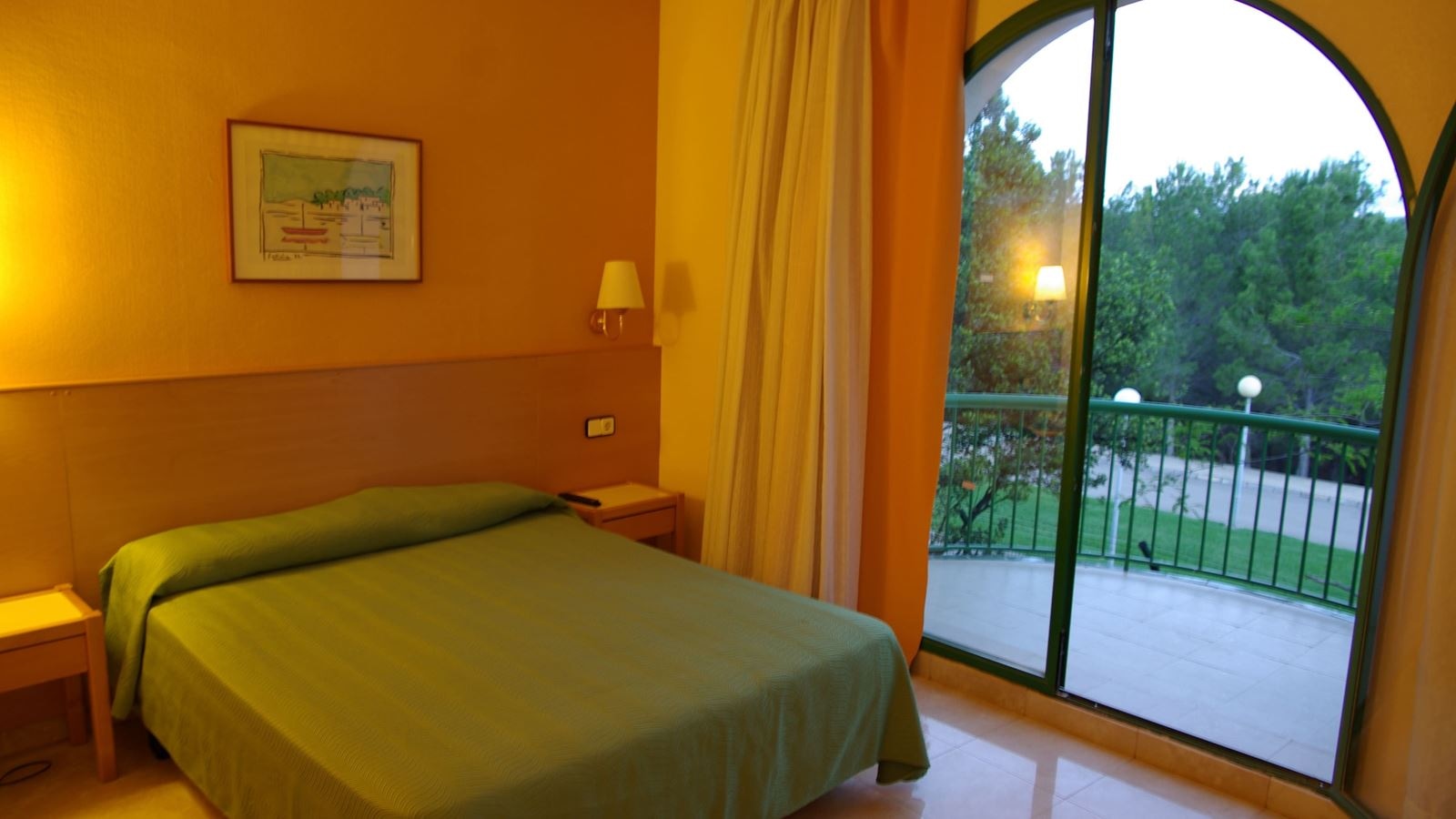 rooms-double-standard-balcony-or-terrace