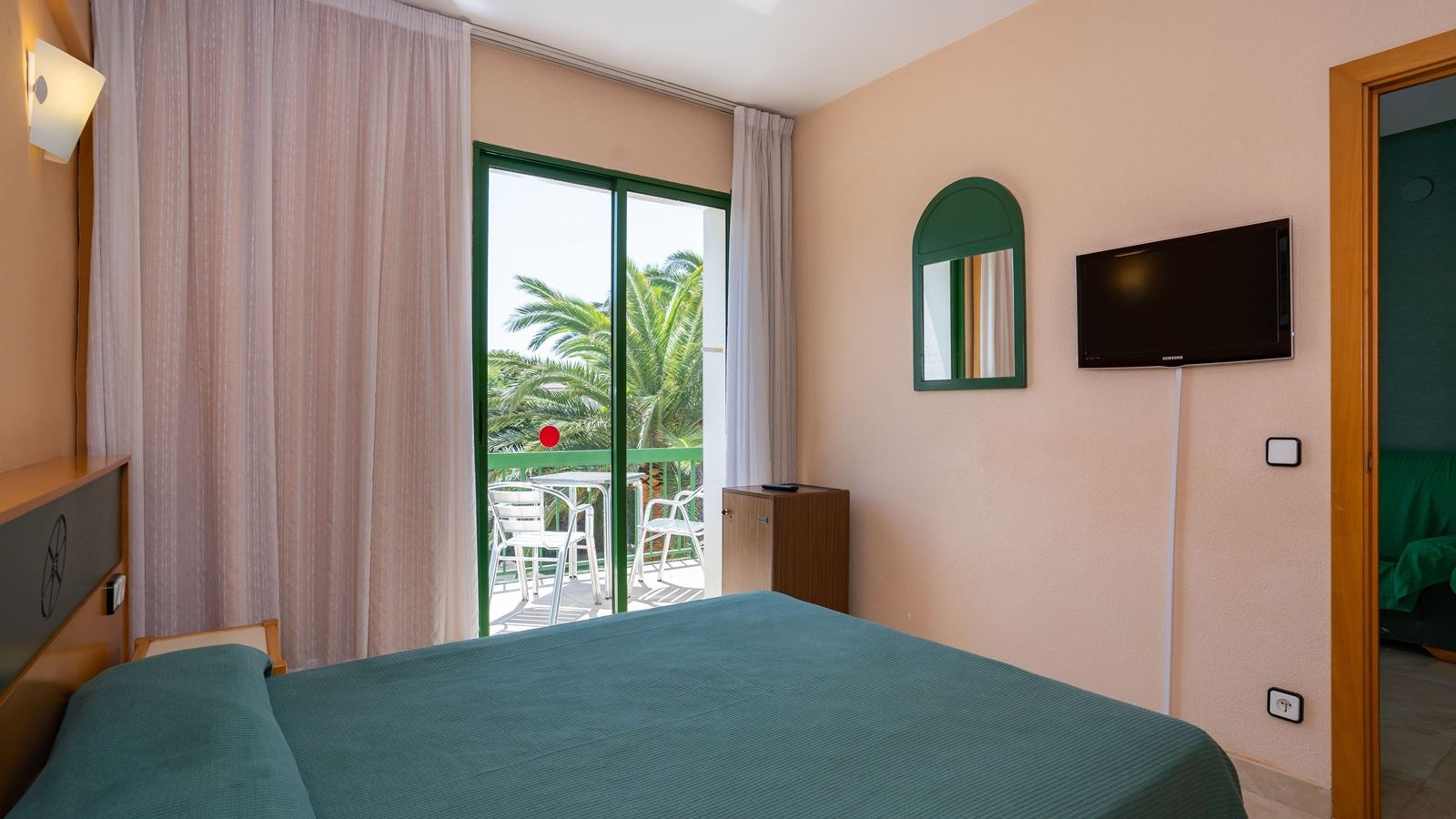 rooms-quadruple-standard-balcony-or-terrace