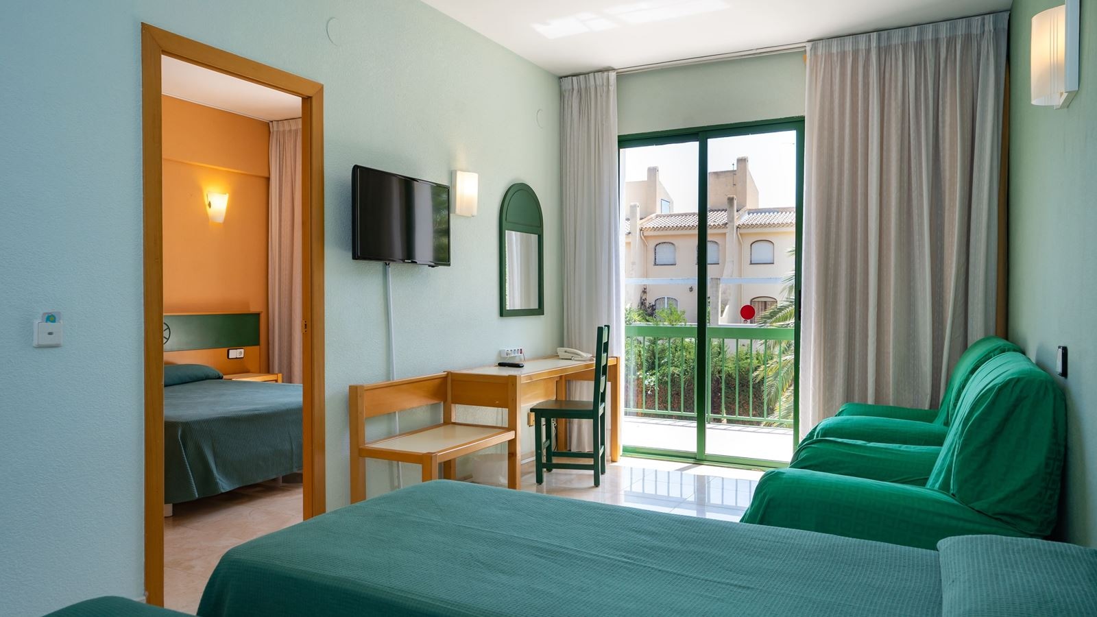 rooms-quadruple-standard-balcony-or-terrace