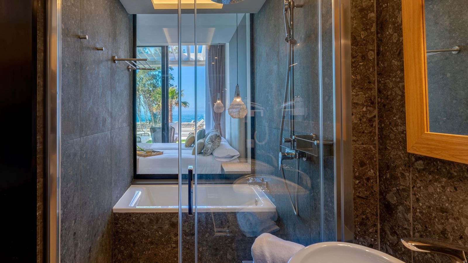 rooms-ocean-front-holiday-home-3-bedrooms-with-terrace