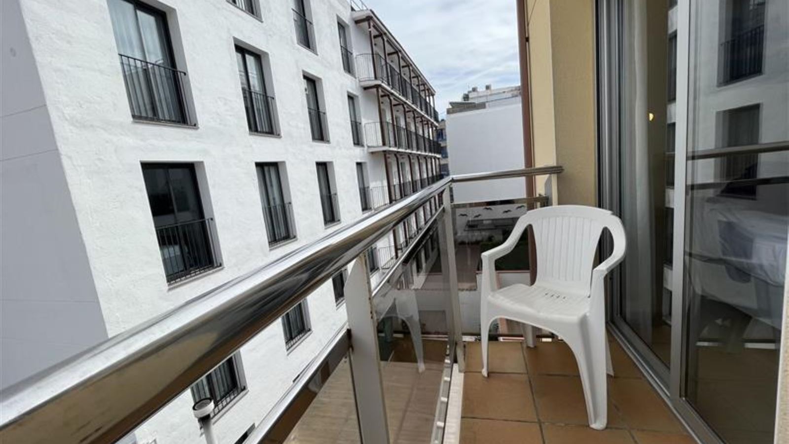 rooms-apartment-2-bedroom-with-balcony