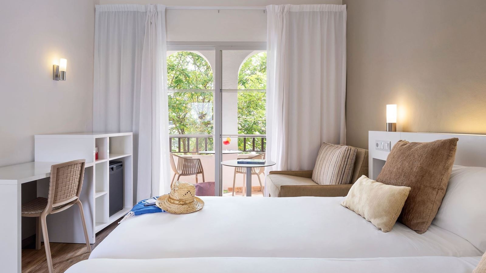 rooms-double-room-balcony-or-terrace