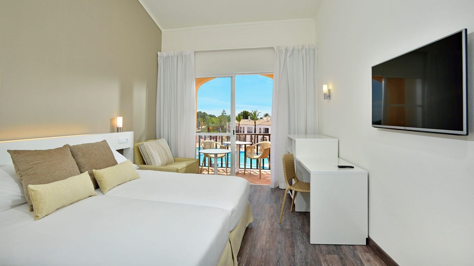 rooms-double-splash-park-view