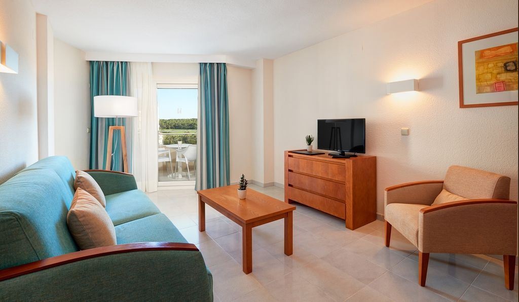 rooms-apartment-1-bedroom-balcony