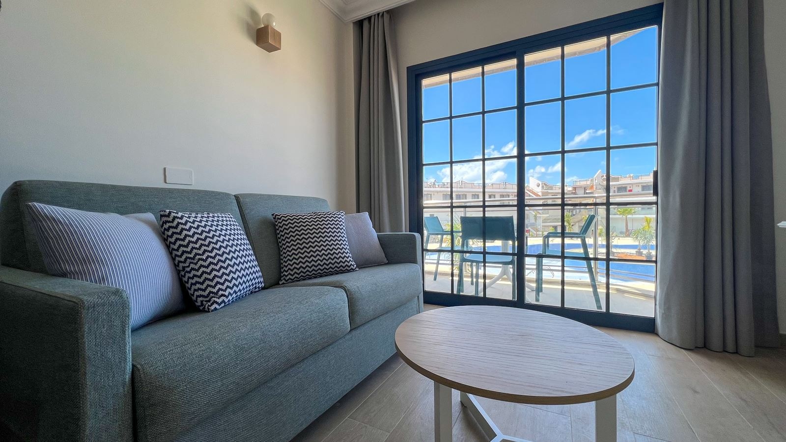 rooms-one-bedroom-apartment-balcony