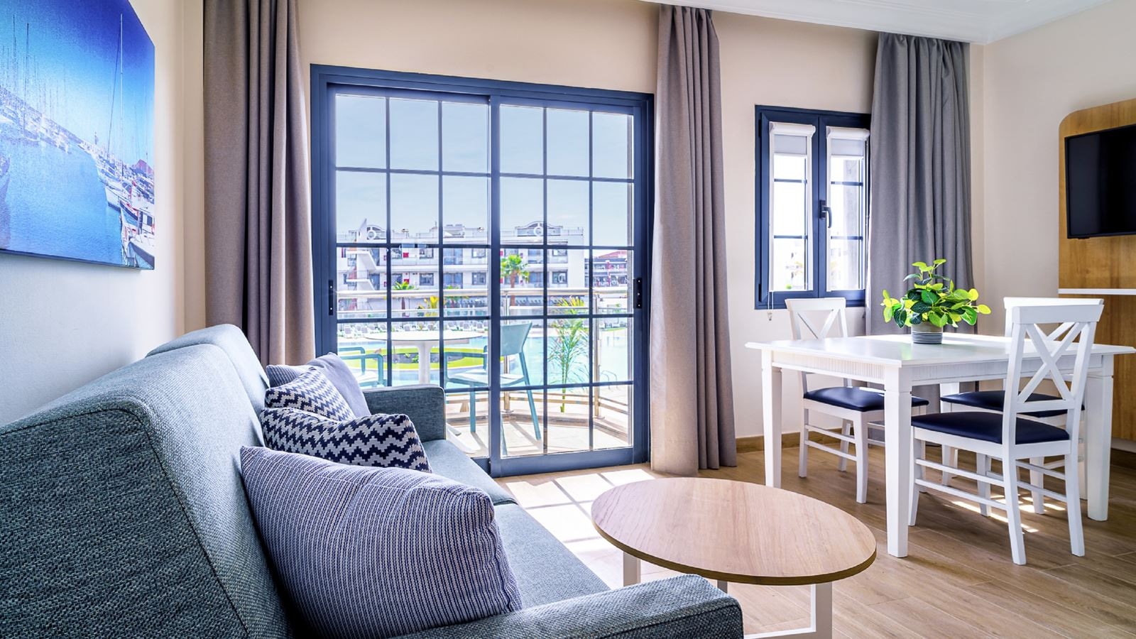 rooms-one-bedroom-apartment-balcony