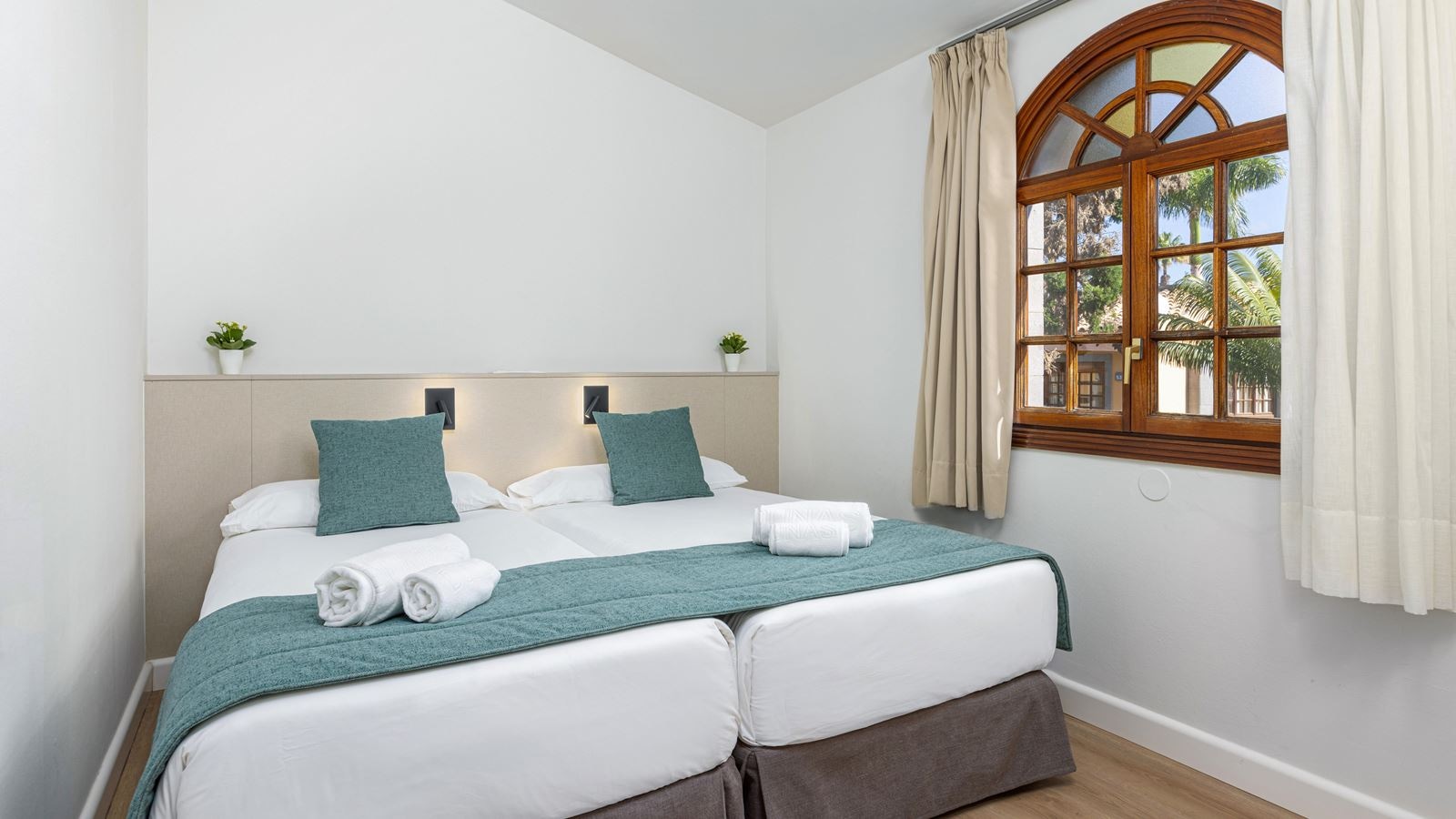 rooms-2-bedrooms-bungalow-with-terrace