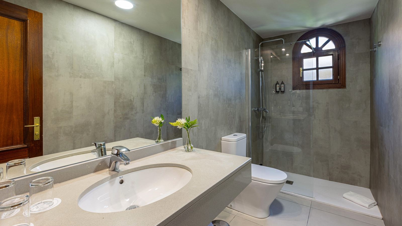 rooms-2-bedrooms-bungalow-with-terrace