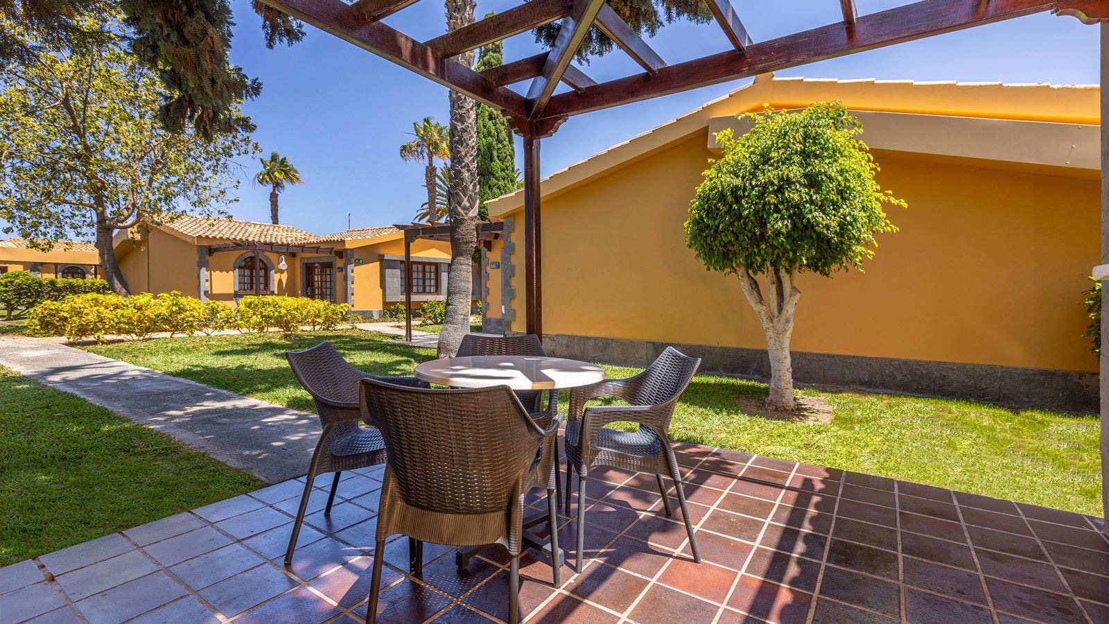 rooms-2-bedrooms-bungalow-with-terrace