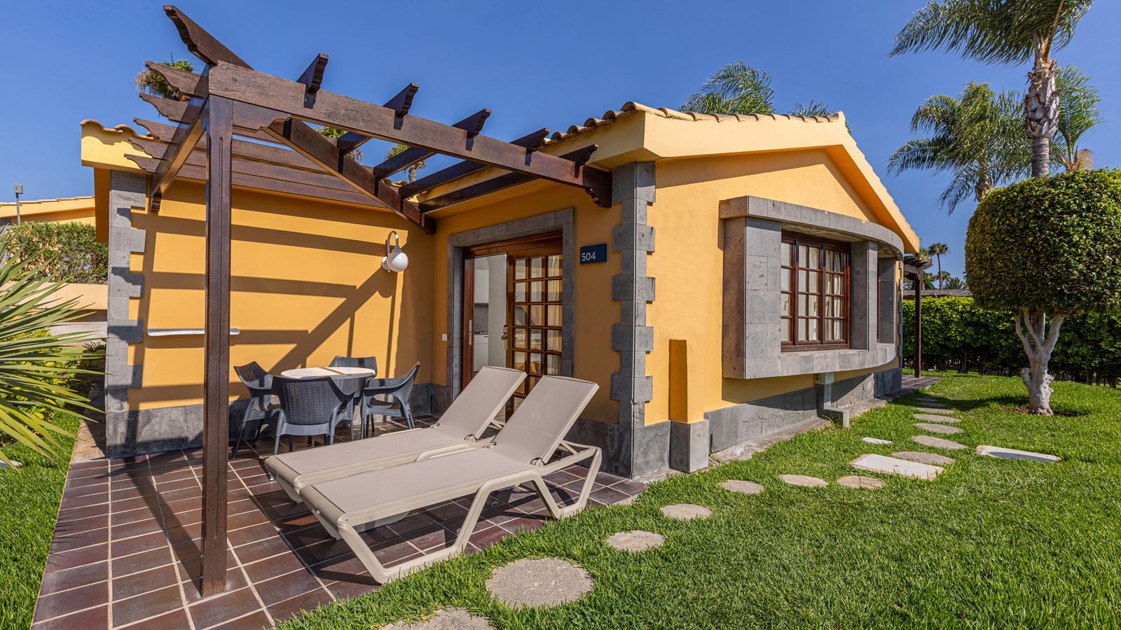 rooms-2-bedrooms-bungalow-with-terrace