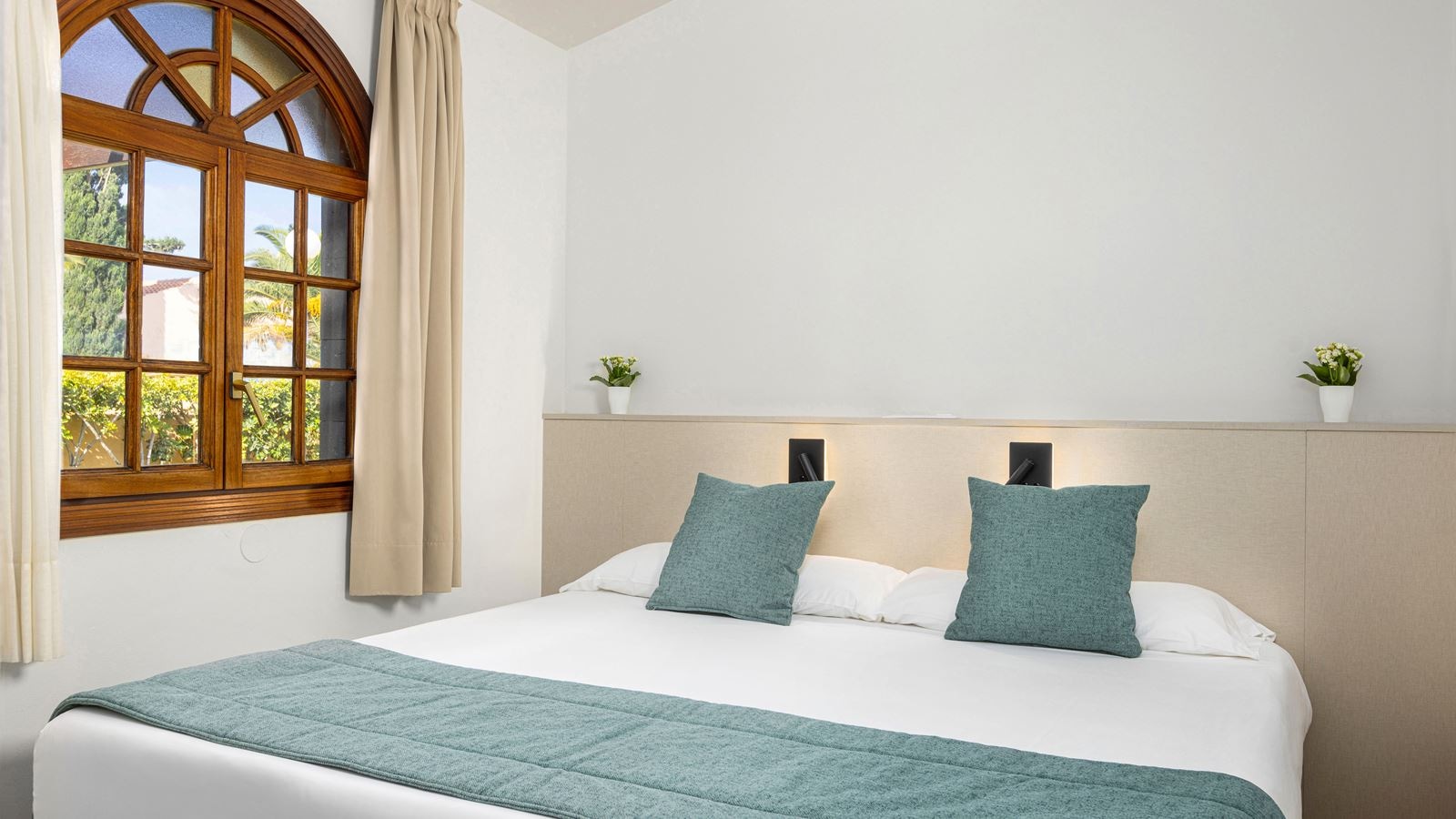 rooms-3-bedrooms-bungalow-with-terrace