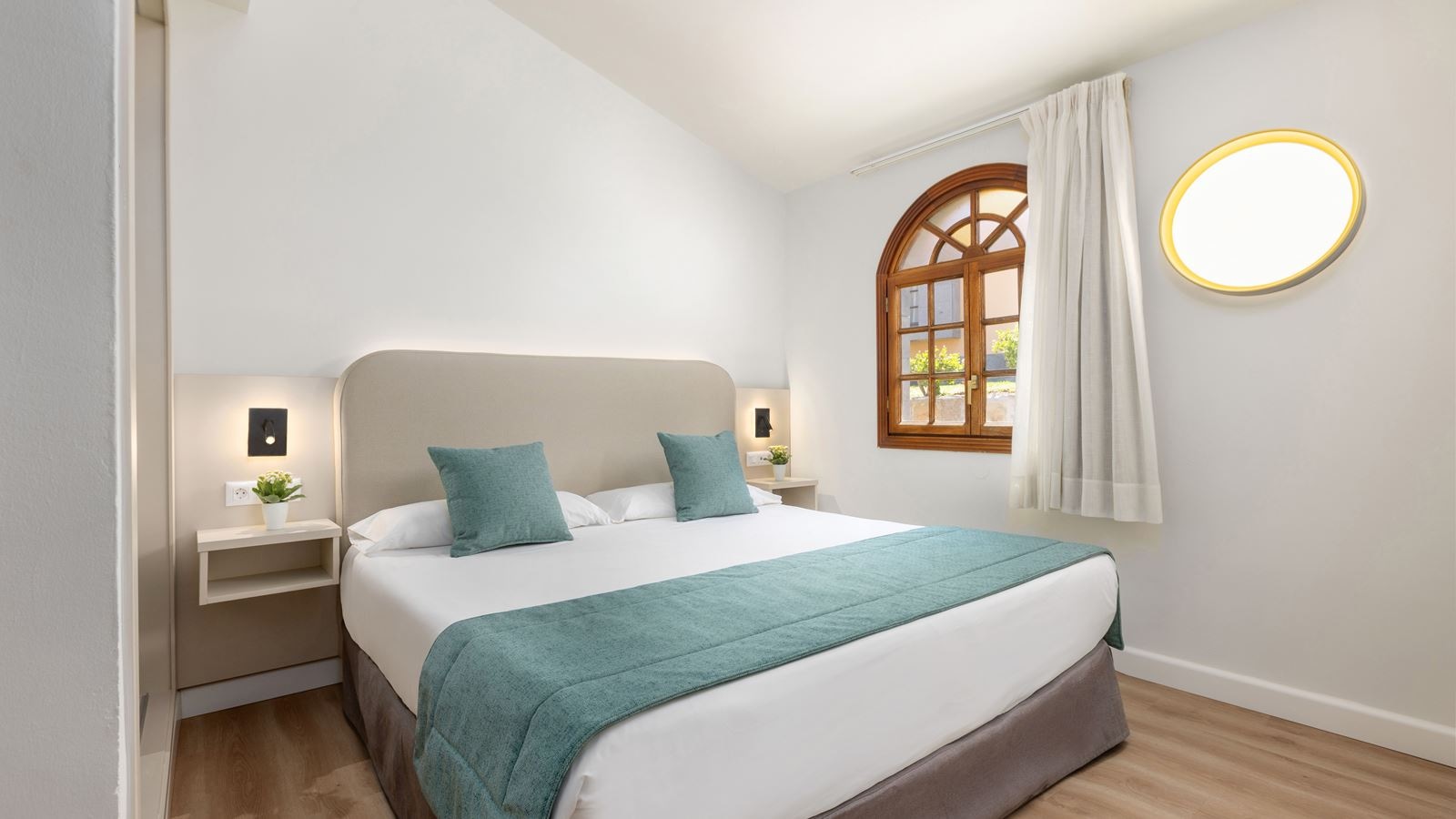 rooms-family-bungalow-1-bedroom-pool-view-with-terrace