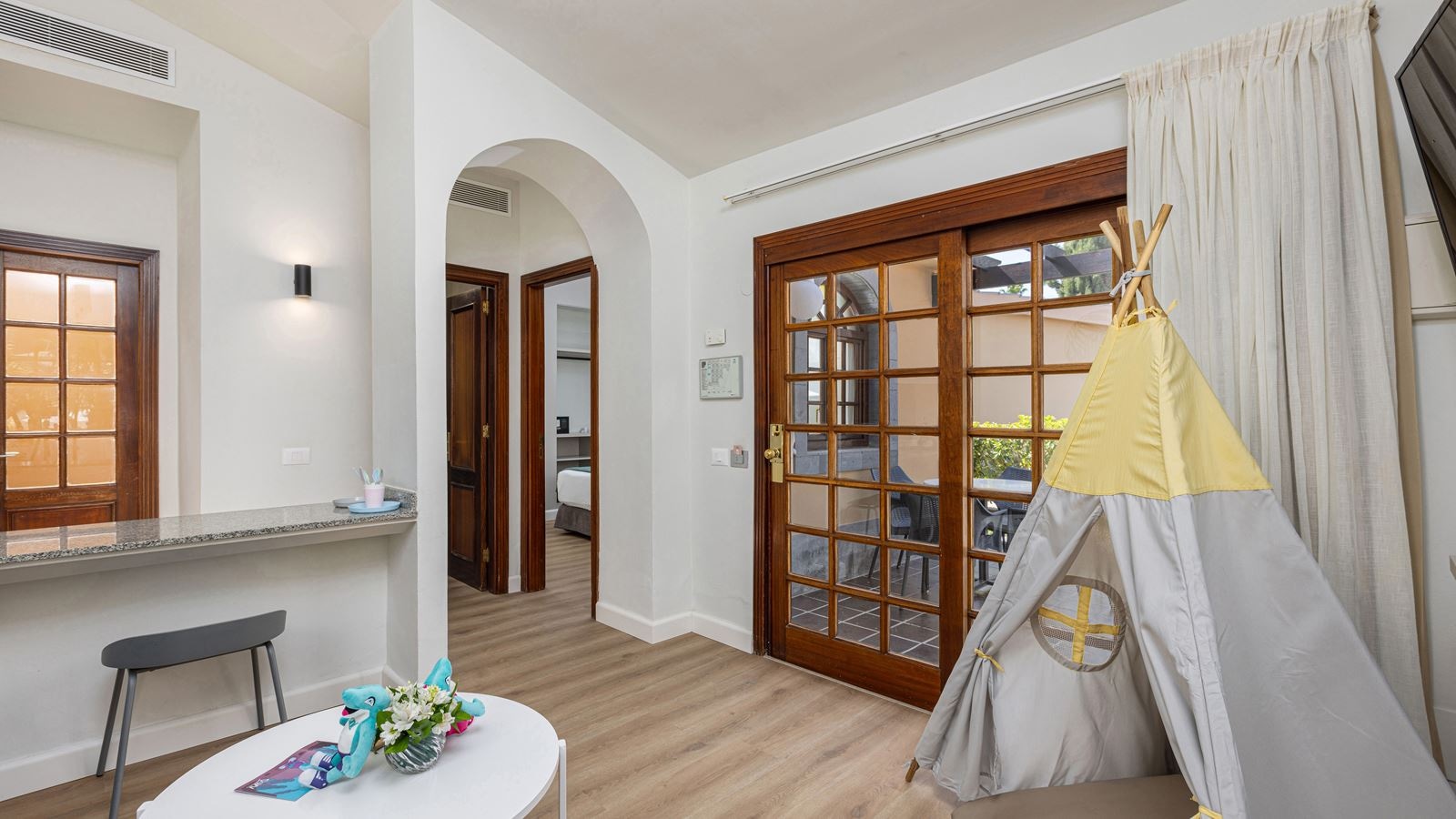 rooms-family-bungalow-1-bedroom-pool-view-with-terrace