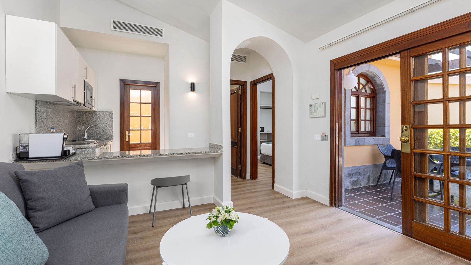 rooms-bungalow-pool-view