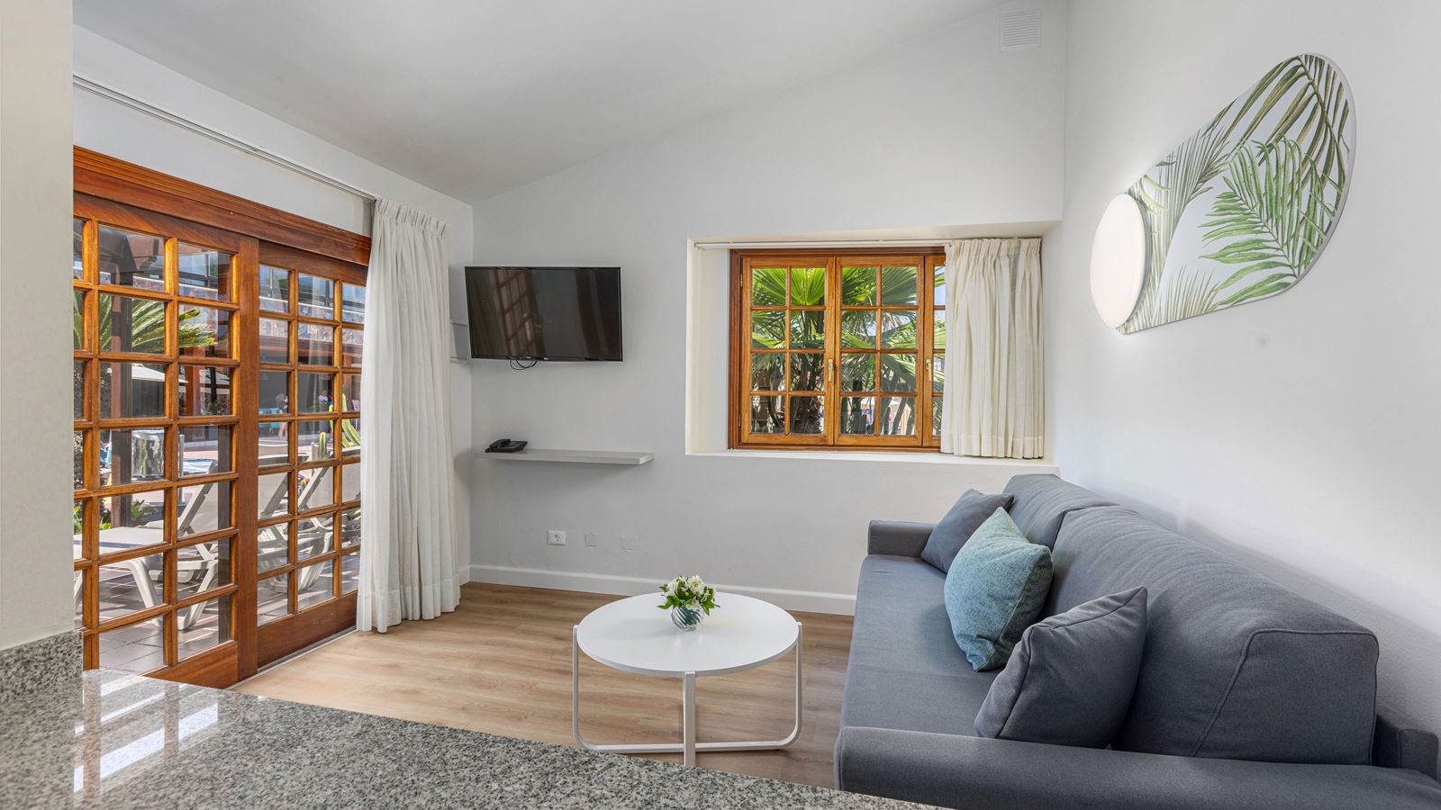 rooms-bungalow-pool-view