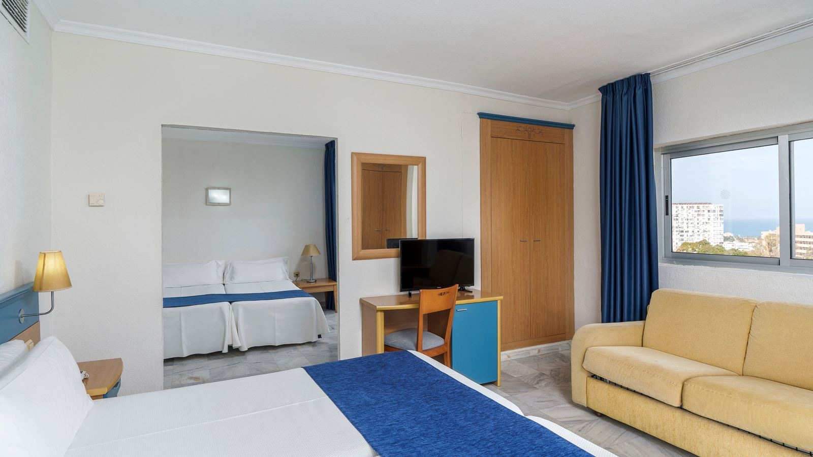 rooms-df--family-room-balcony-or-terrace