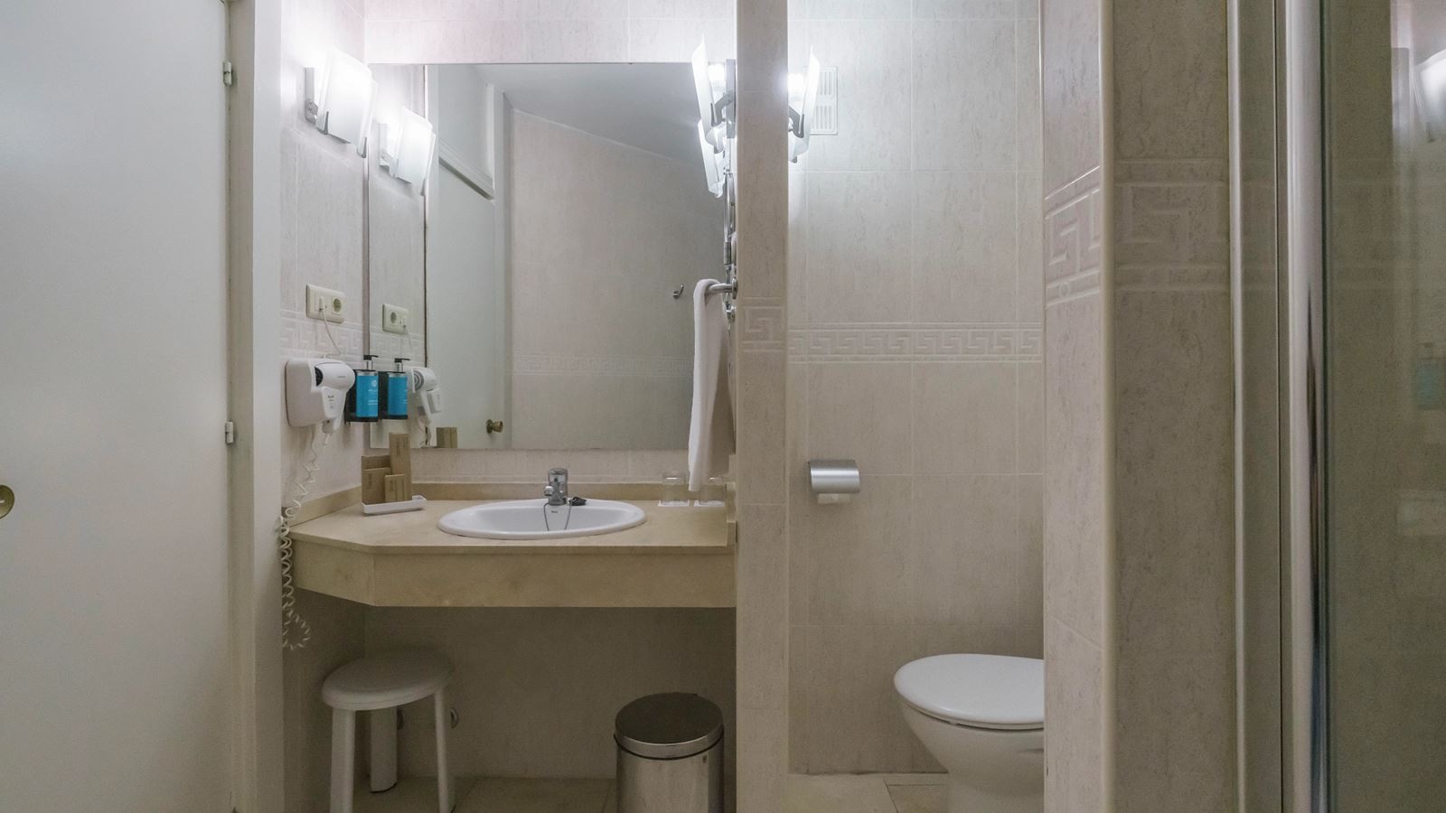 rooms-junior-suite-superior-balcony-or-terrace