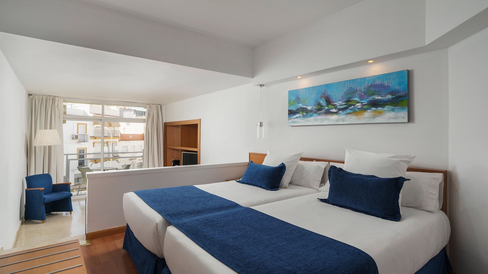 rooms-junior-suite-superior-balcony-or-terrace