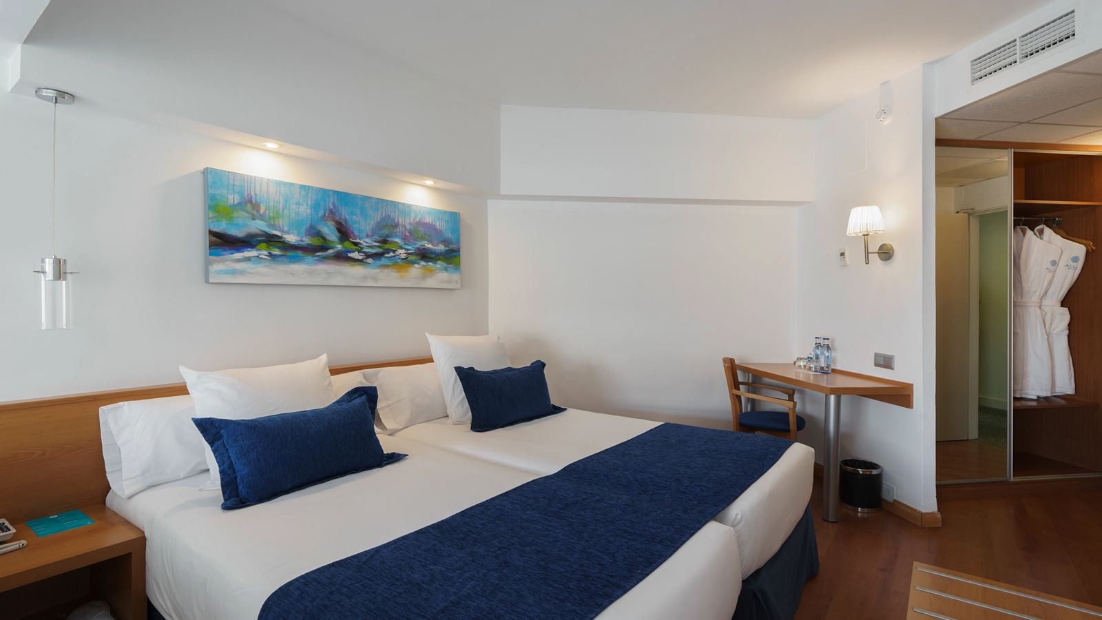 rooms-junior-suite-superior-balcony-or-terrace